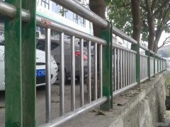 不銹鋼復合管橋梁護欄房產(chǎn)工程應(yīng)用